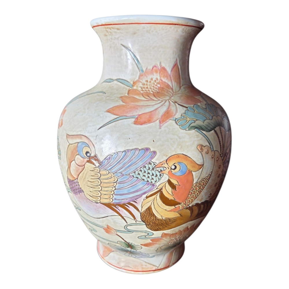 Macau Handpaintef Porcelain Artistic Ceramic Vase with Bird Motif.